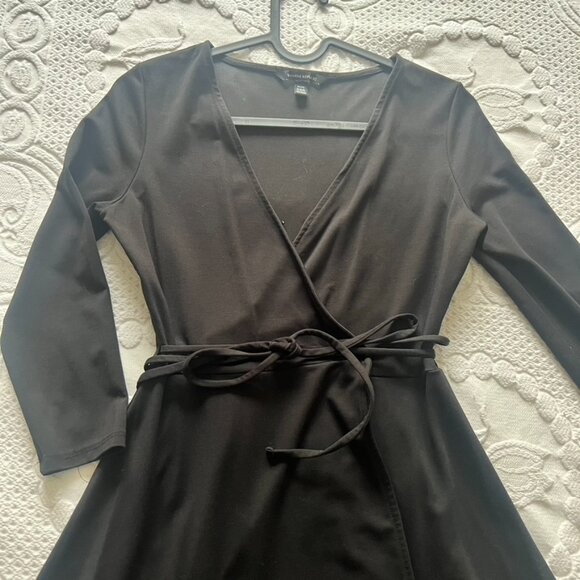 Banana Republic Petite XXS Black Wrap Dress Quarter Sleeve, Wrinkle Resistant - Picture 3 of 5